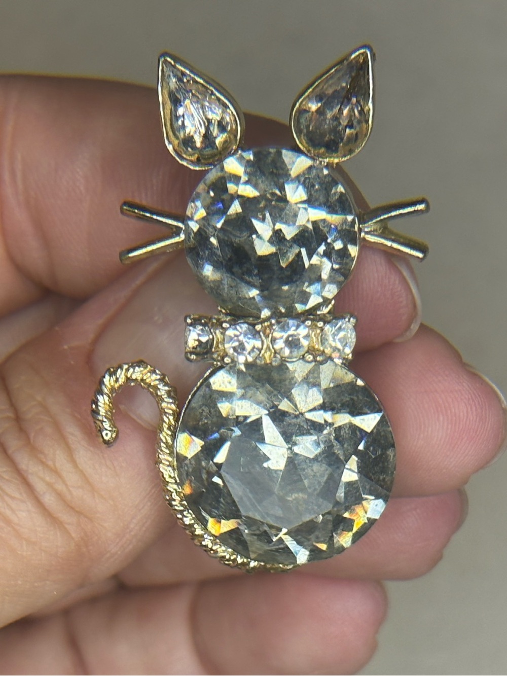Vintage DODDS Rhinestone Cat Brooch Gold Tone Figural Kitty Pin
